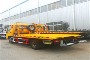 电白附近拖车救援搭电